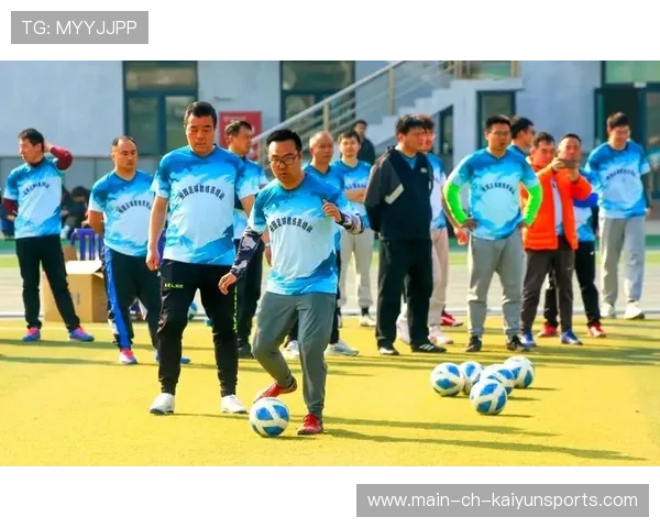 中国足球学校足球课教师资质与课程内容标准化需求，校园足球师资培训