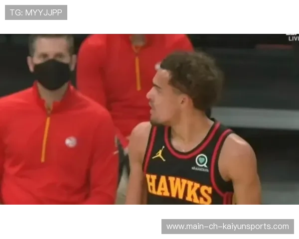 蒋圣龙底线处抢断后发动长传，申花反击极具威胁